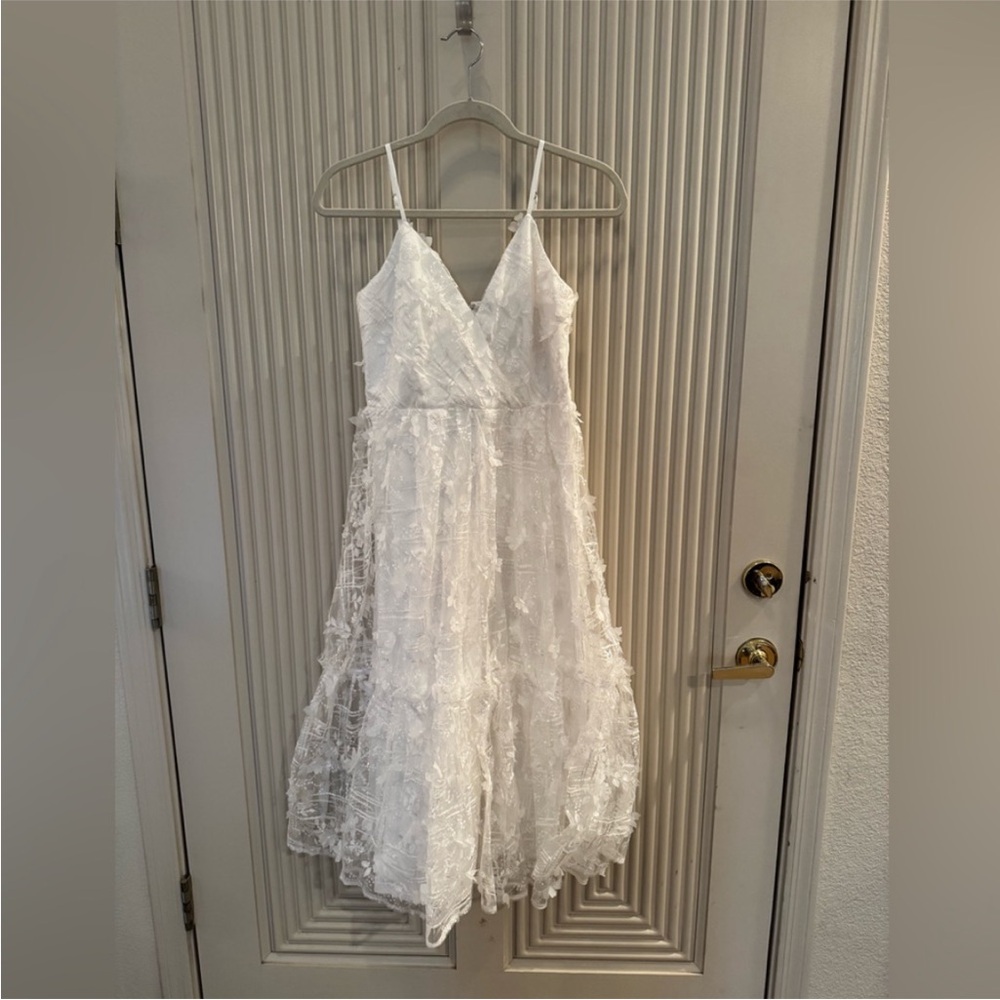 Lulu’s White Sequin 3D Floral MIDI Dress Medium